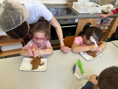 Navštívily jsme kadeřnictví a zahrály si na pekaře